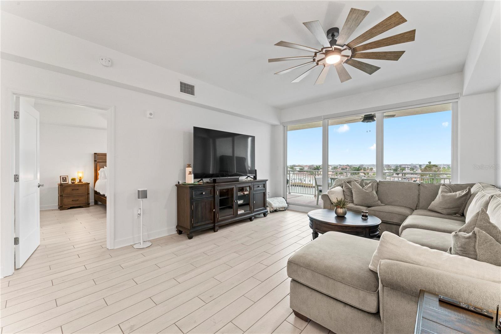 125 ISLAND WAY #402, CLEARWATER BEACH, FL, 33767