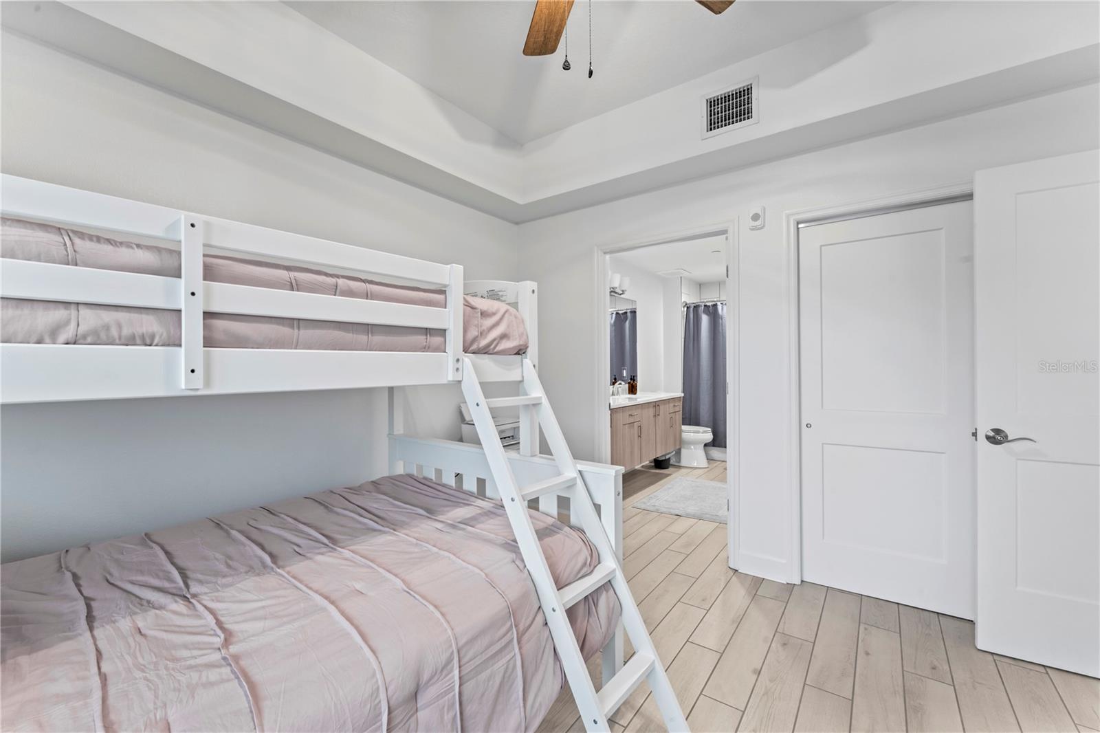125 ISLAND WAY #402, CLEARWATER BEACH, FL, 33767