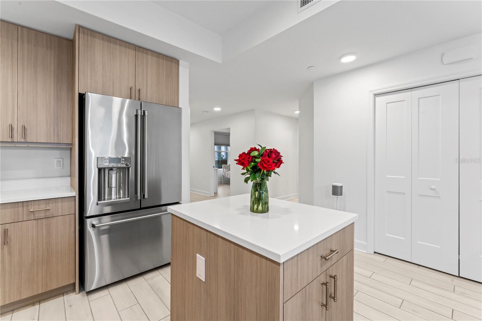 125 ISLAND WAY #402, CLEARWATER BEACH, FL, 33767