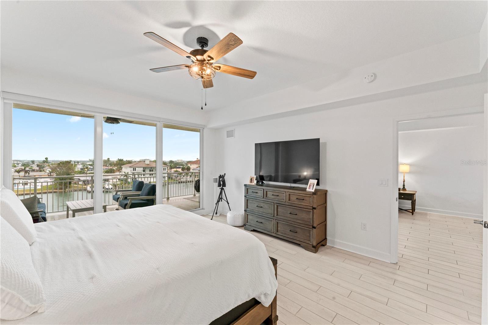 125 ISLAND WAY #402, CLEARWATER BEACH, FL, 33767