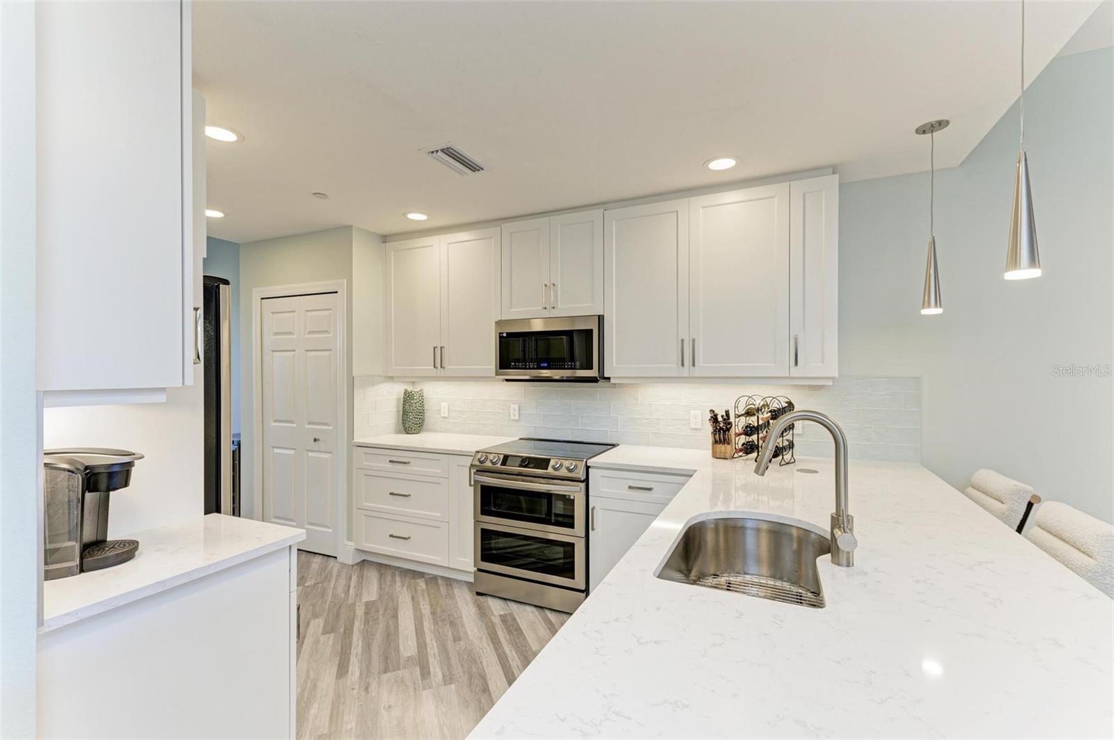 5591 CANNES CIR #403, SARASOTA, FL, 34231