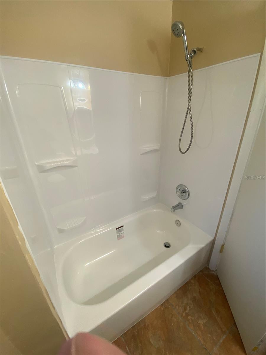 1221 PIONEER TRL, LEESBURG, FL, 34748