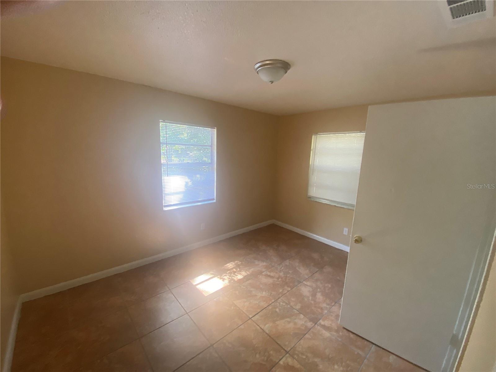 1221 PIONEER TRL, LEESBURG, FL, 34748