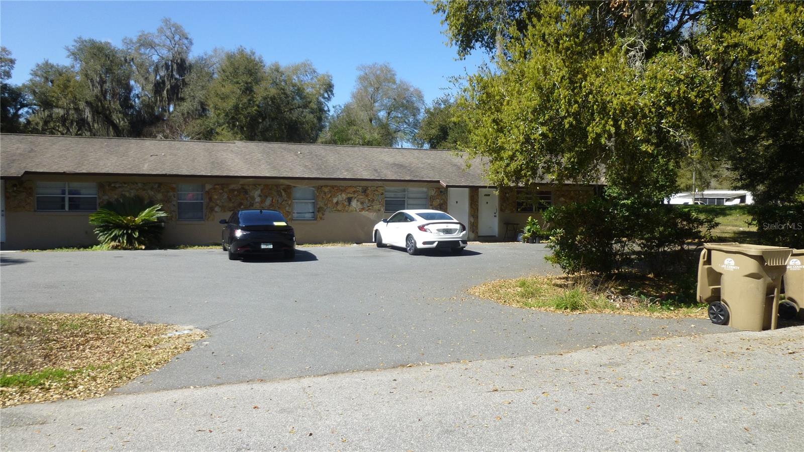 1221 PIONEER TRL, LEESBURG, FL, 34748