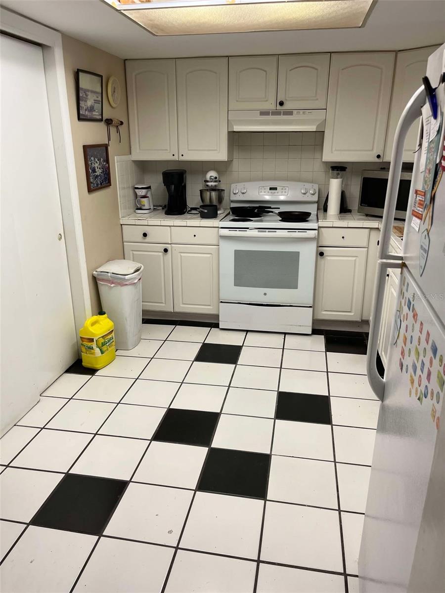 6107 MONTANA AVE, NEW PORT RICHEY, FL, 34653