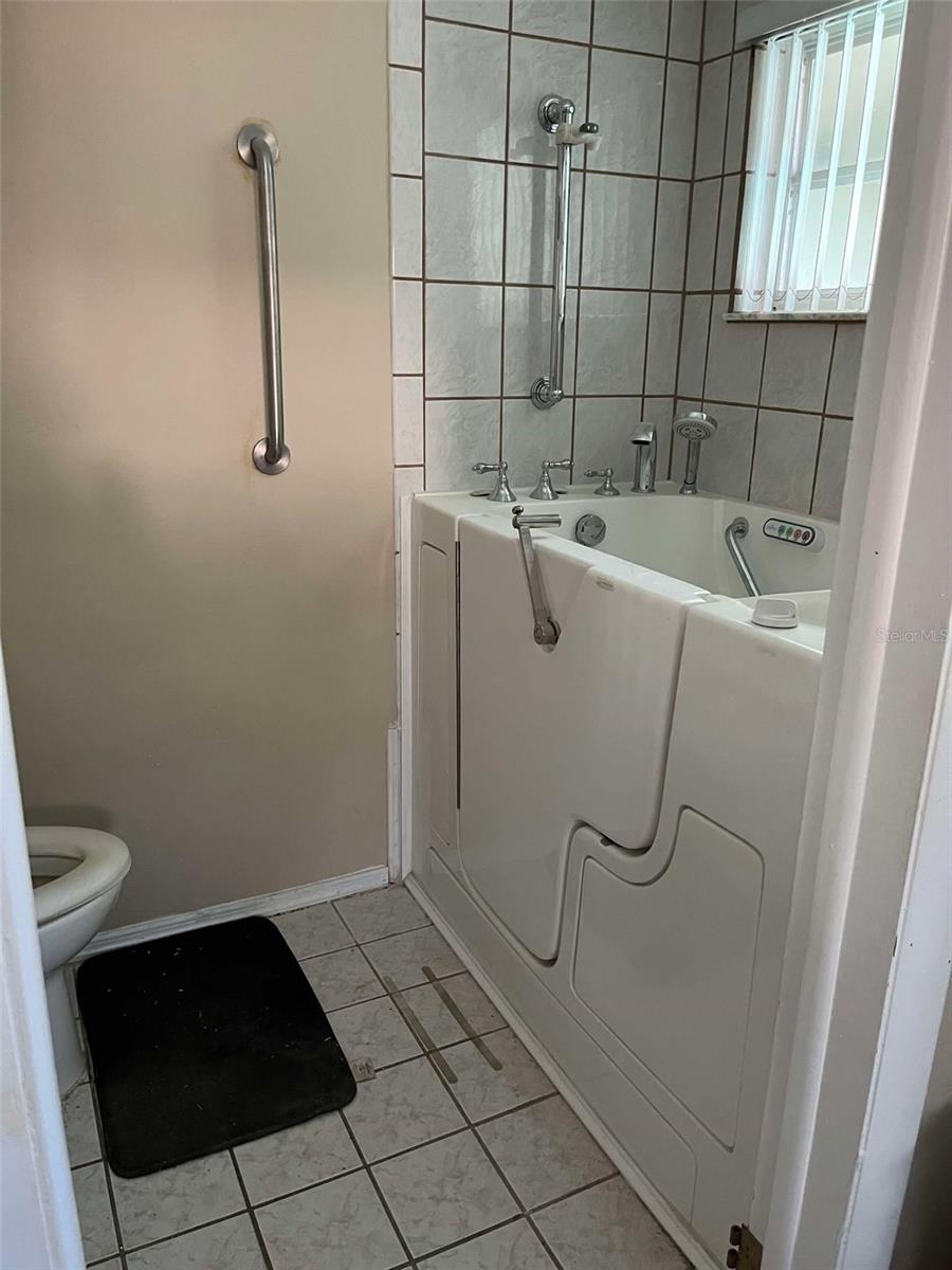 6107 MONTANA AVE, NEW PORT RICHEY, FL, 34653