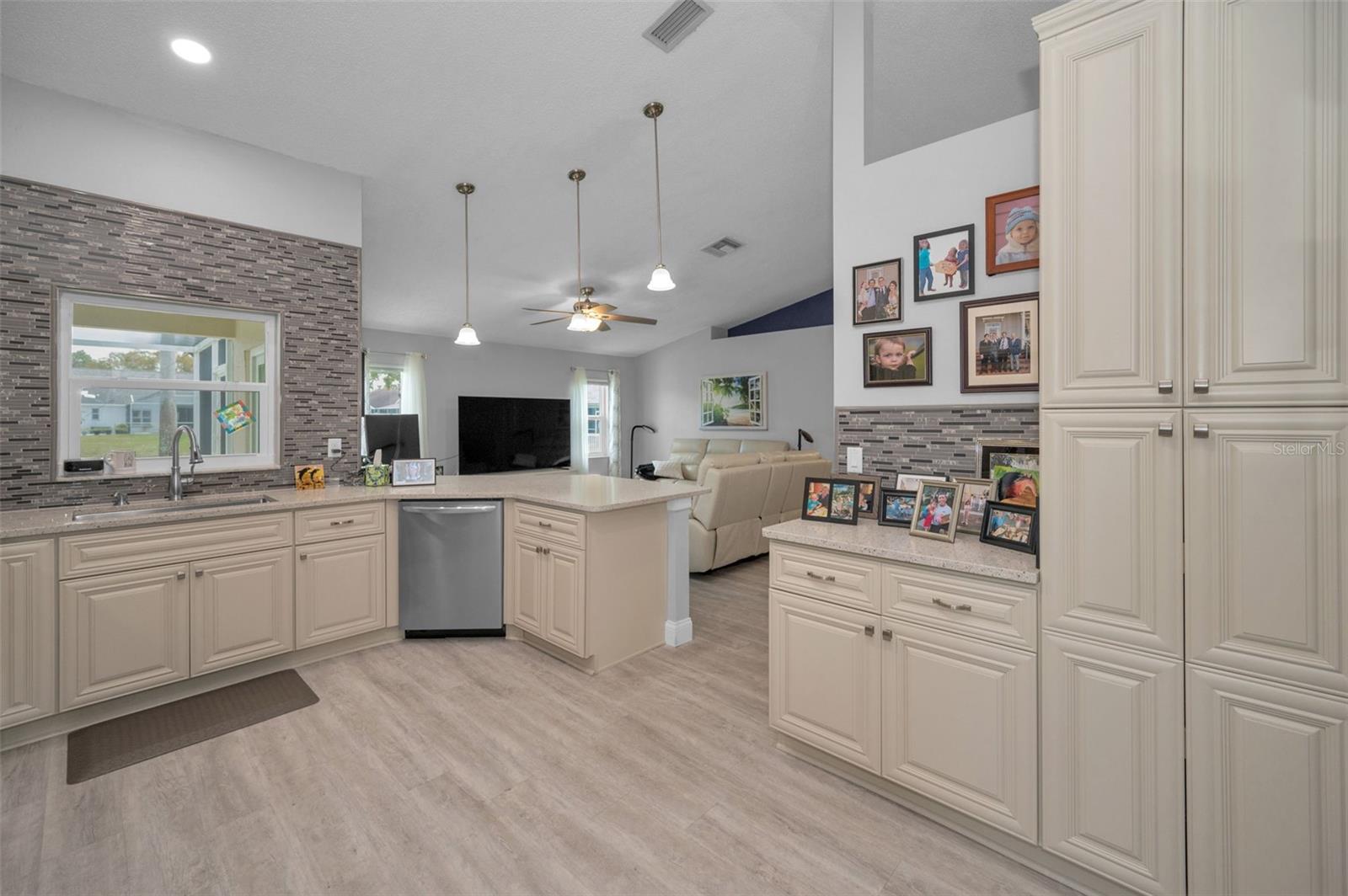 811 CHRISTINA CIR, OLDSMAR, FL, 34677