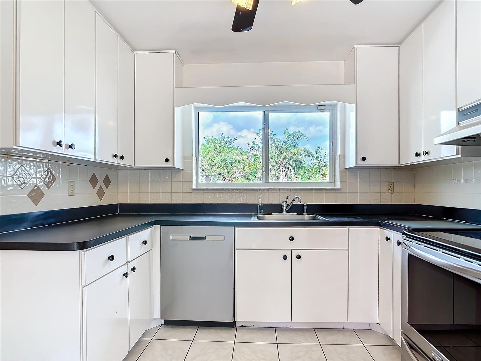 521 FAIRVIEW AVE NW, PORT CHARLOTTE, FL, 33952