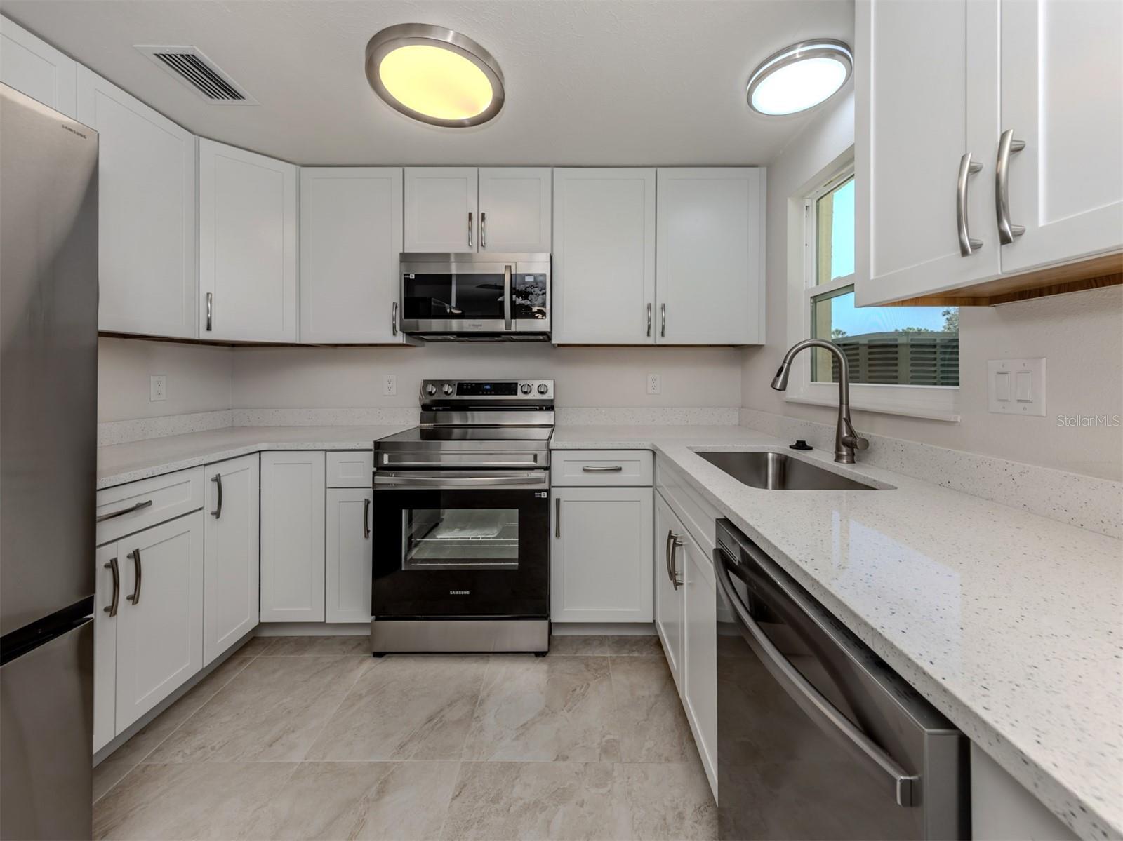 501 DONA DR, NOKOMIS, FL, 34275