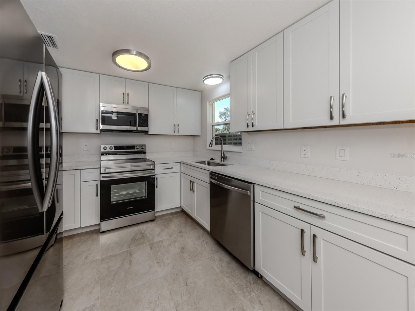501 DONA DR, NOKOMIS, FL, 34275