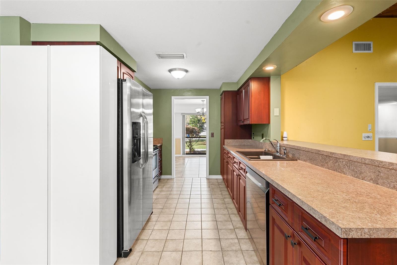 8701 ELMDALE PL, TAMPA, FL, 33637