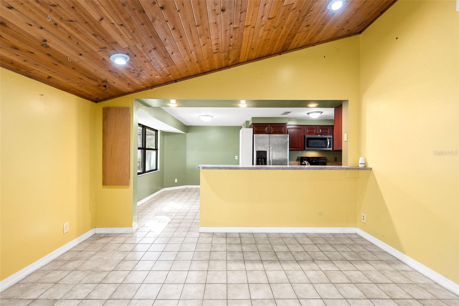 8701 ELMDALE PL, TAMPA, FL, 33637