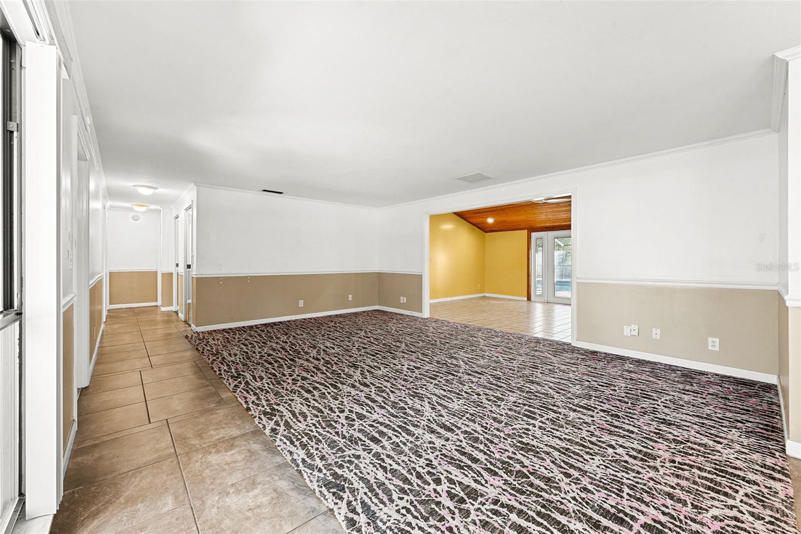8701 ELMDALE PL, TAMPA, FL, 33637