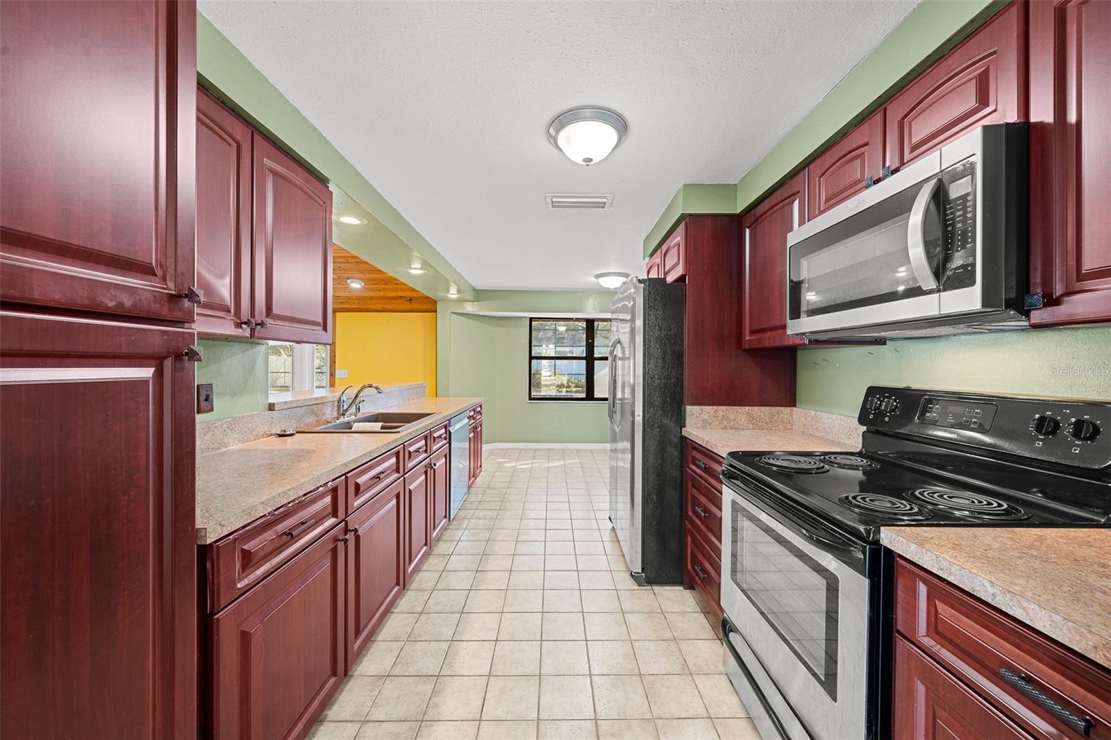 8701 ELMDALE PL, TAMPA, FL, 33637