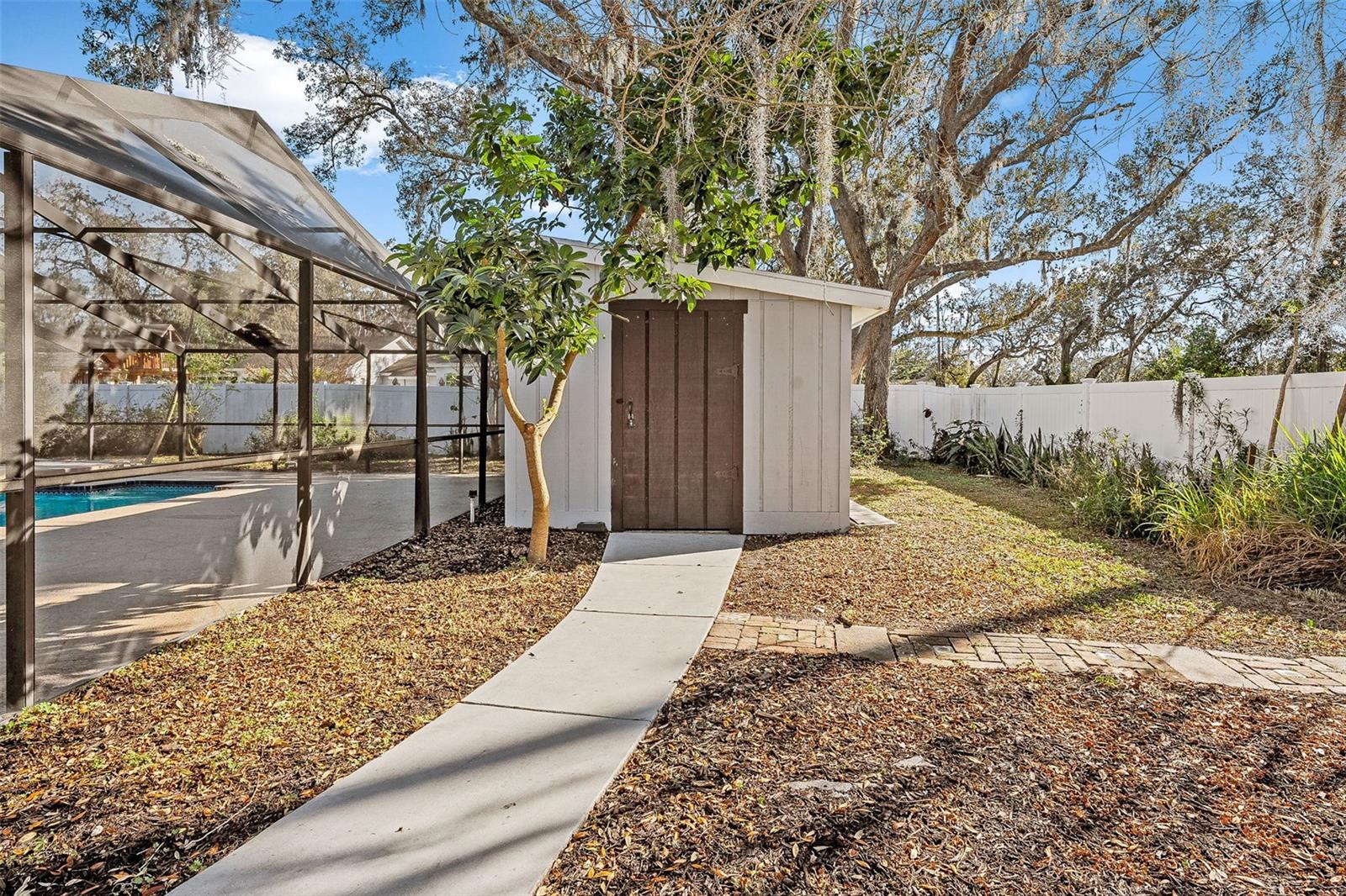 8701 ELMDALE PL, TAMPA, FL, 33637