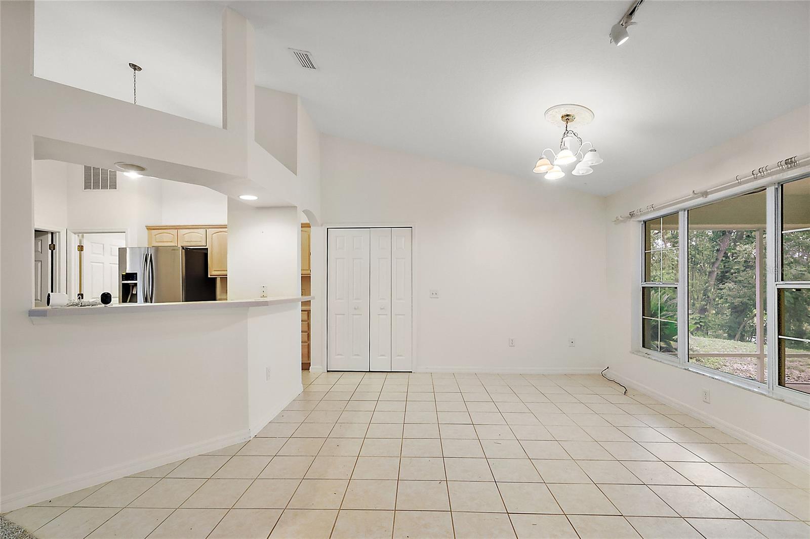 2541 LAKE GRIFFIN RD, LADY LAKE, FL, 32159