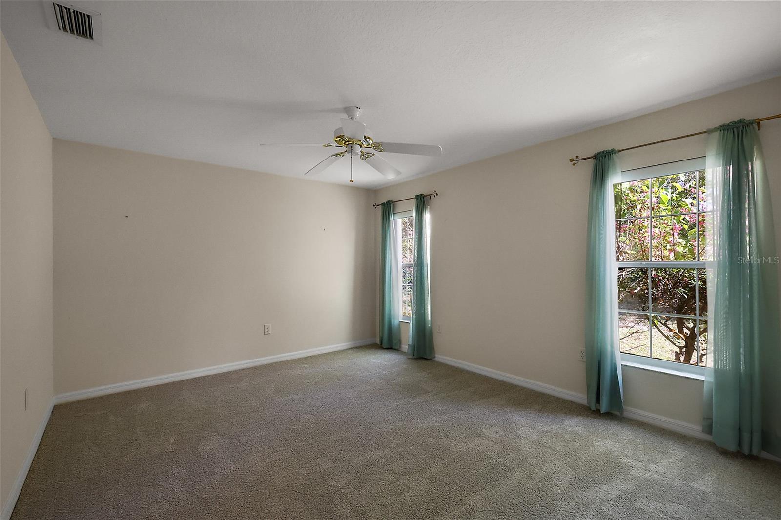 2541 LAKE GRIFFIN RD, LADY LAKE, FL, 32159