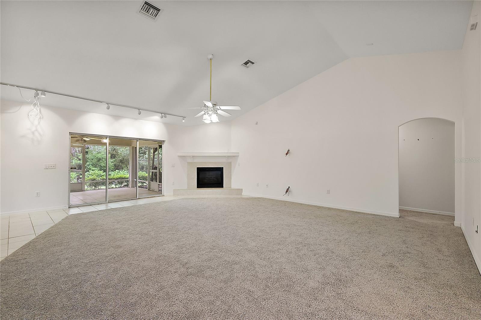 2541 LAKE GRIFFIN RD, LADY LAKE, FL, 32159