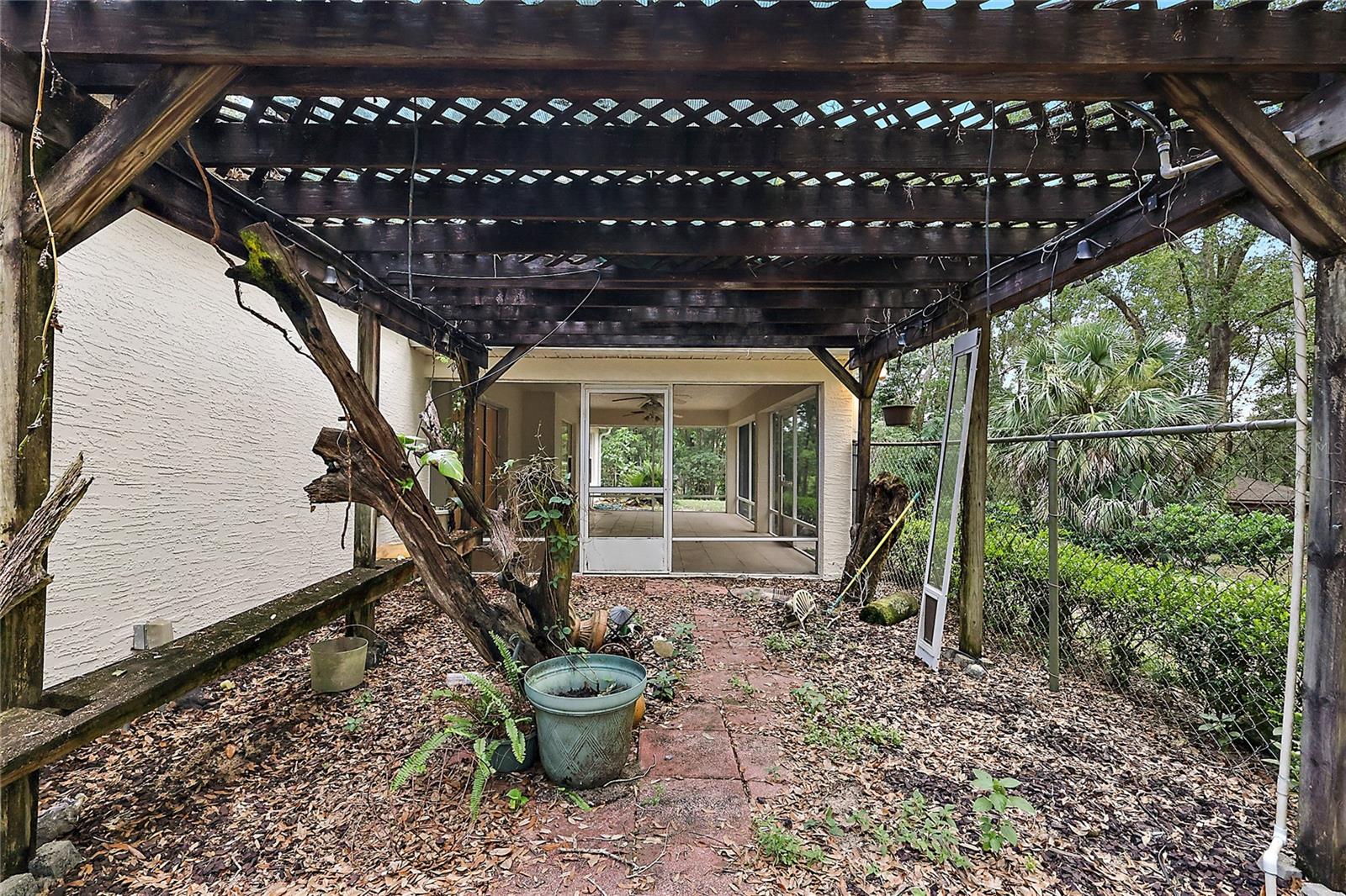 2541 LAKE GRIFFIN RD, LADY LAKE, FL, 32159