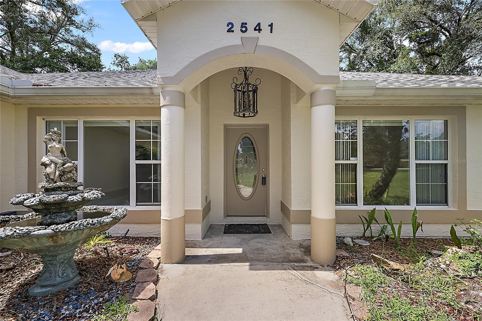 2541 LAKE GRIFFIN RD, LADY LAKE, FL, 32159