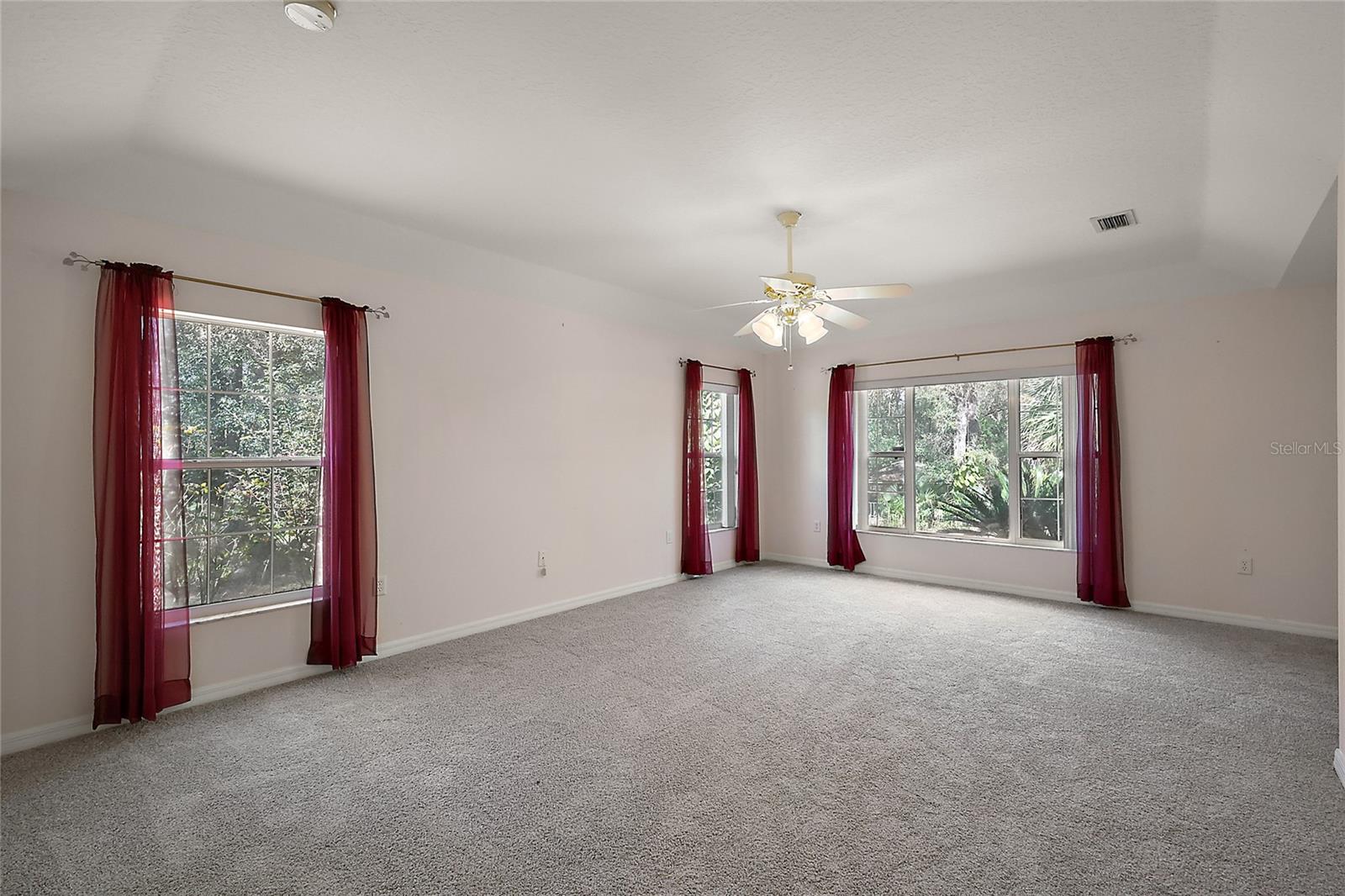 2541 LAKE GRIFFIN RD, LADY LAKE, FL, 32159