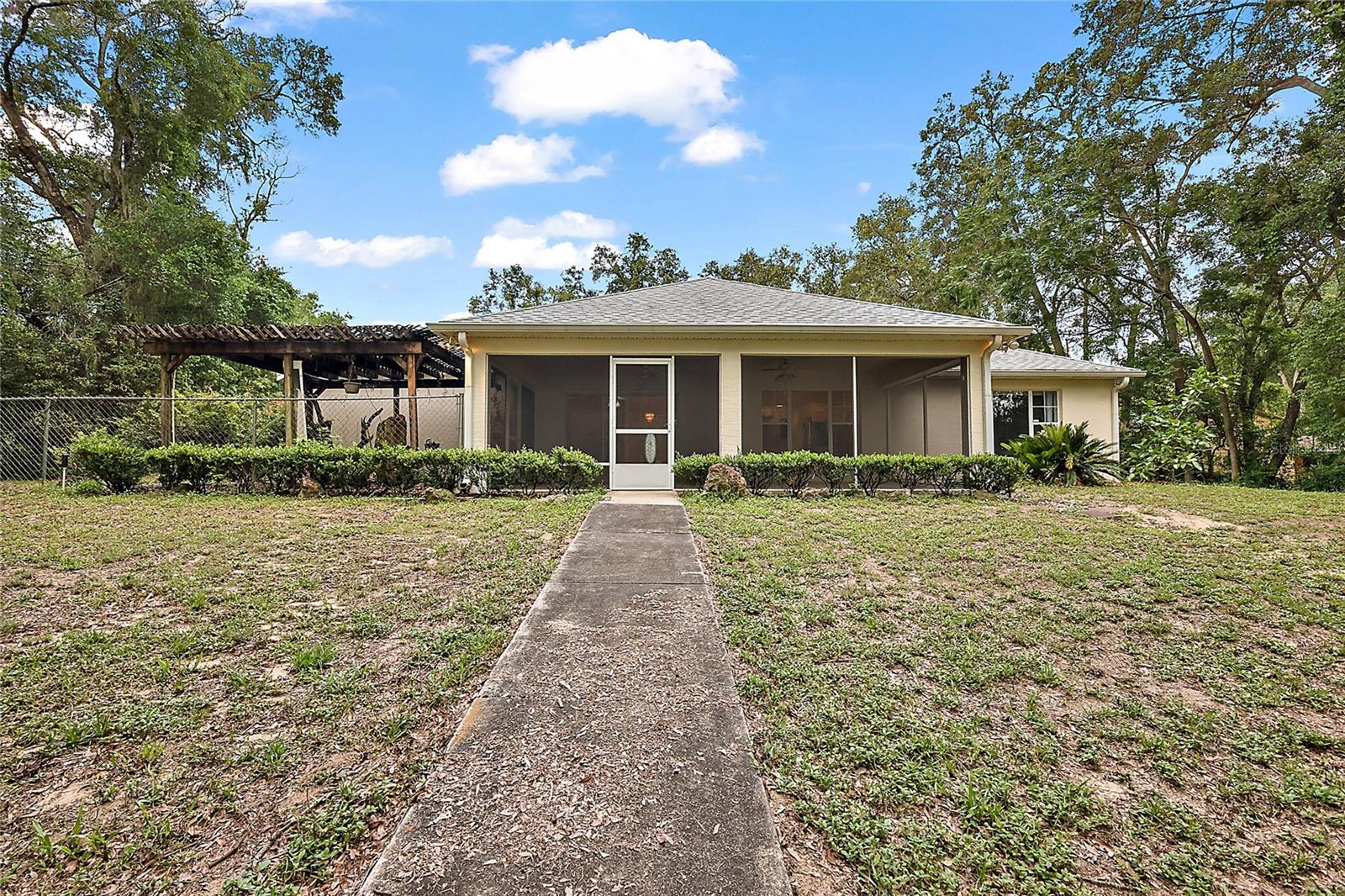 2541 LAKE GRIFFIN RD, LADY LAKE, FL, 32159