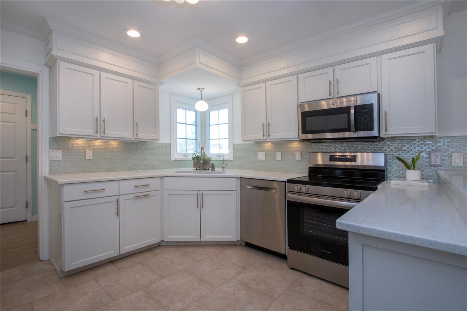 2466 BREAKWATER CIR, SARASOTA, FL, 34231
