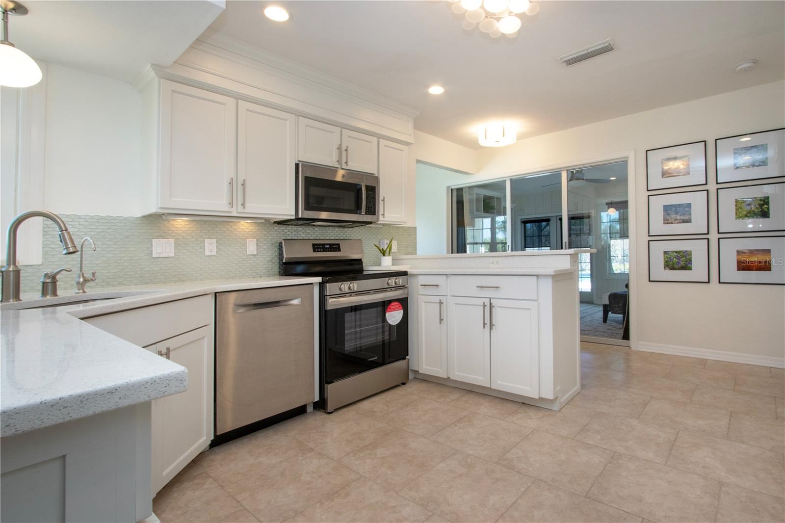 2466 BREAKWATER CIR, SARASOTA, FL, 34231