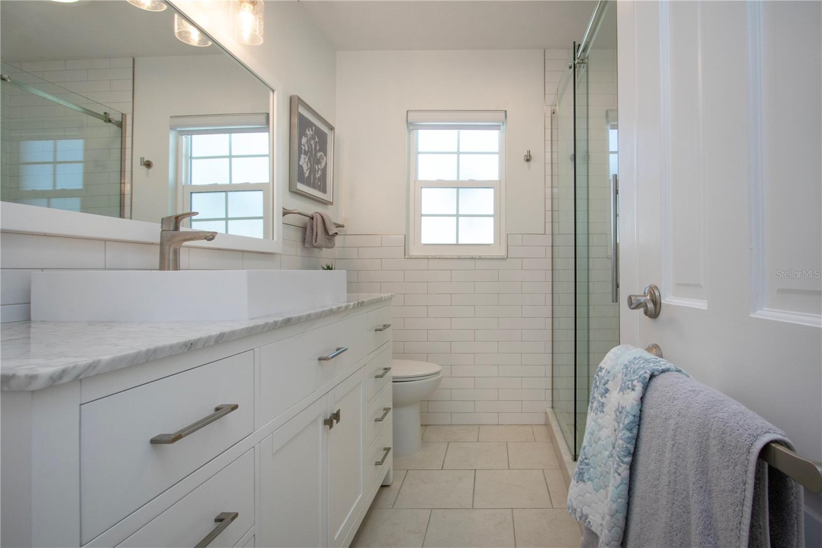 2466 BREAKWATER CIR, SARASOTA, FL, 34231