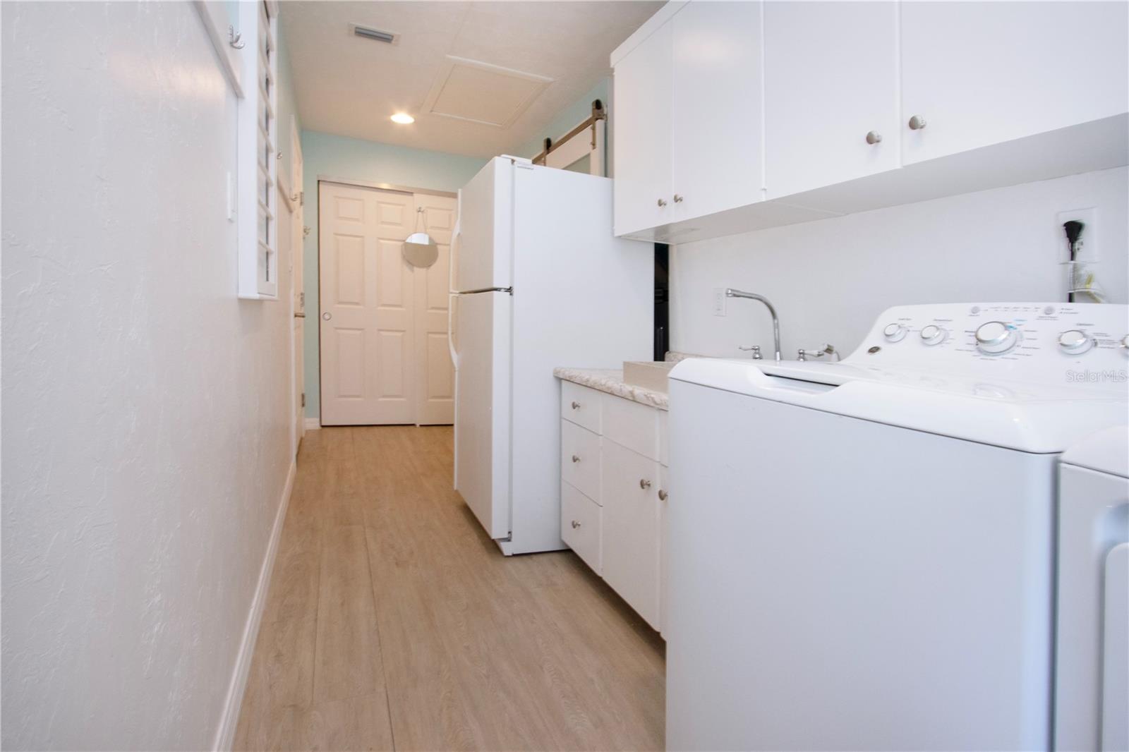2466 BREAKWATER CIR, SARASOTA, FL, 34231