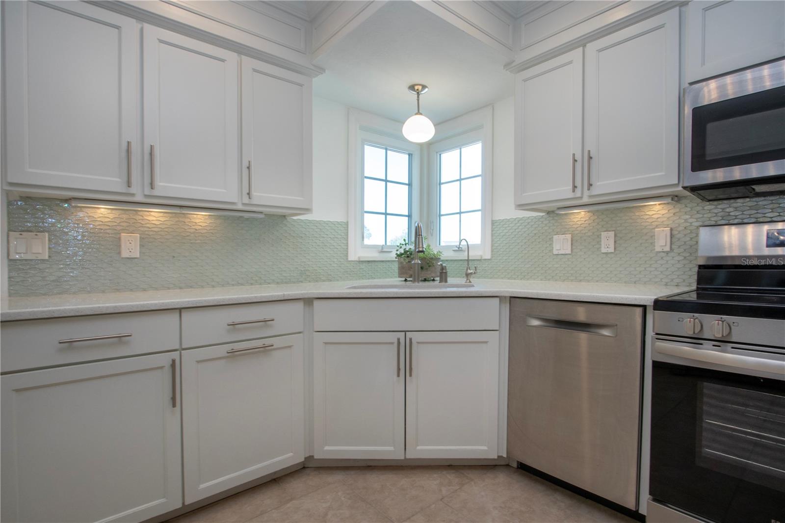 2466 BREAKWATER CIR, SARASOTA, FL, 34231