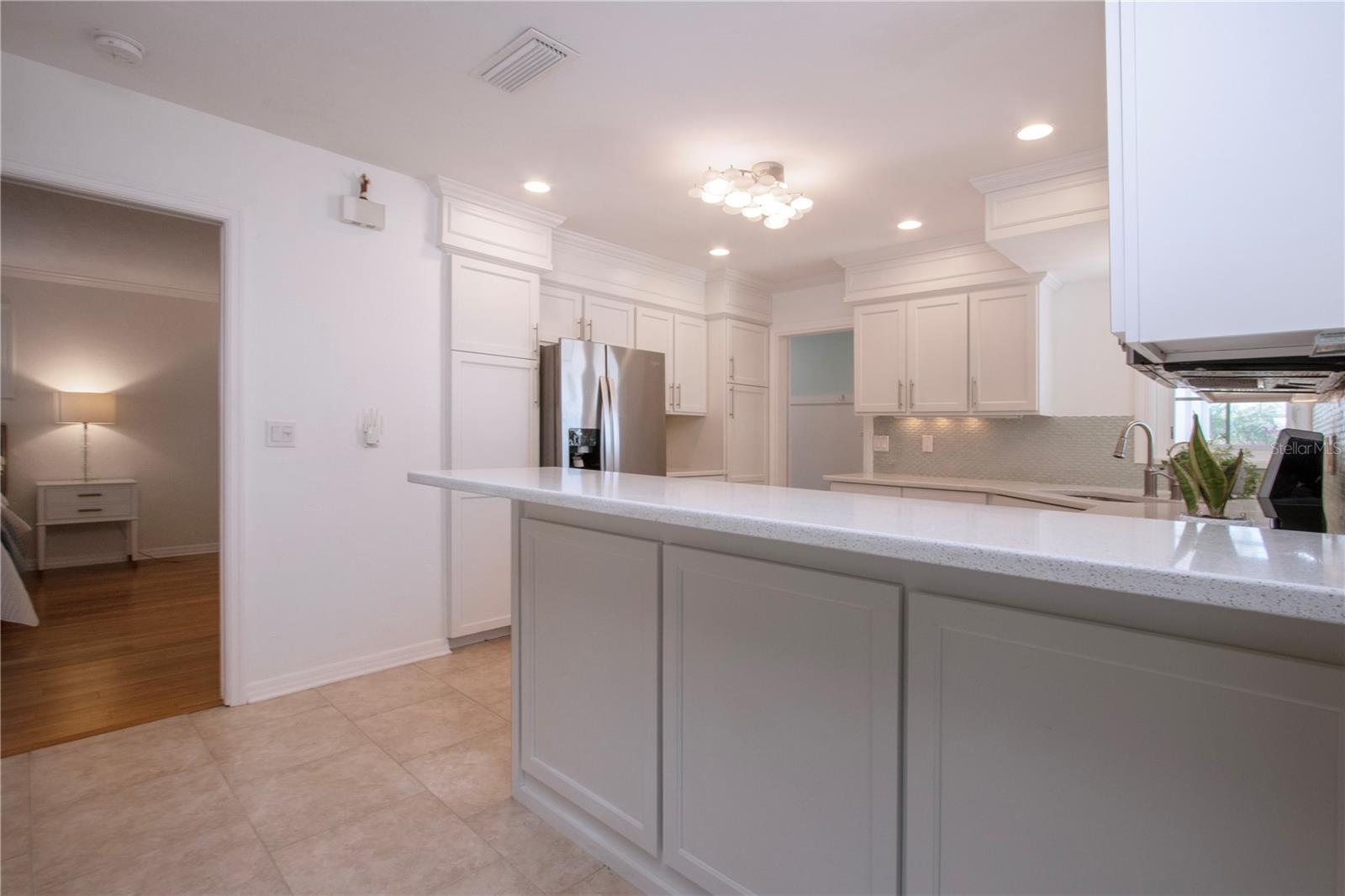2466 BREAKWATER CIR, SARASOTA, FL, 34231