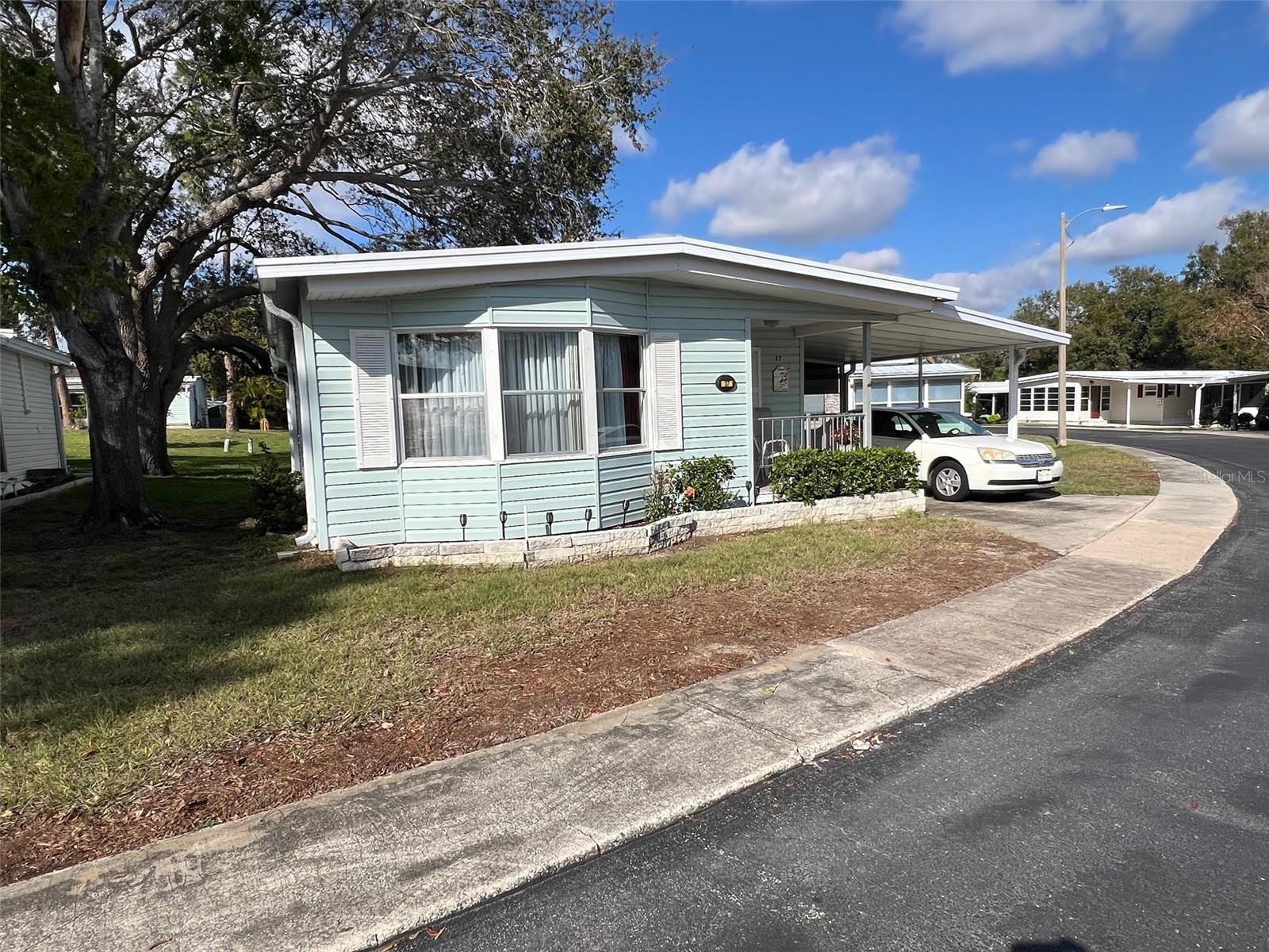 TB8353889 Property Photo