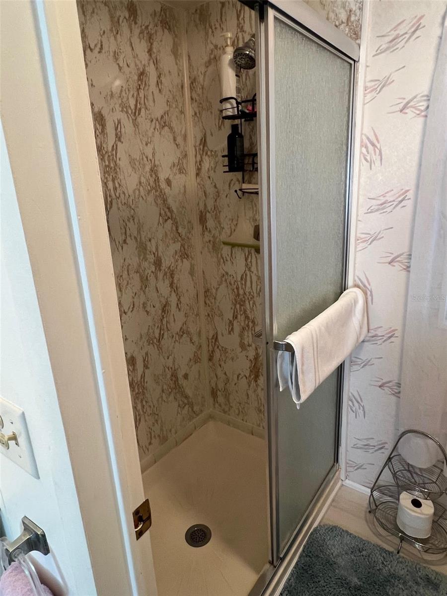 TB8353889 Property Photo