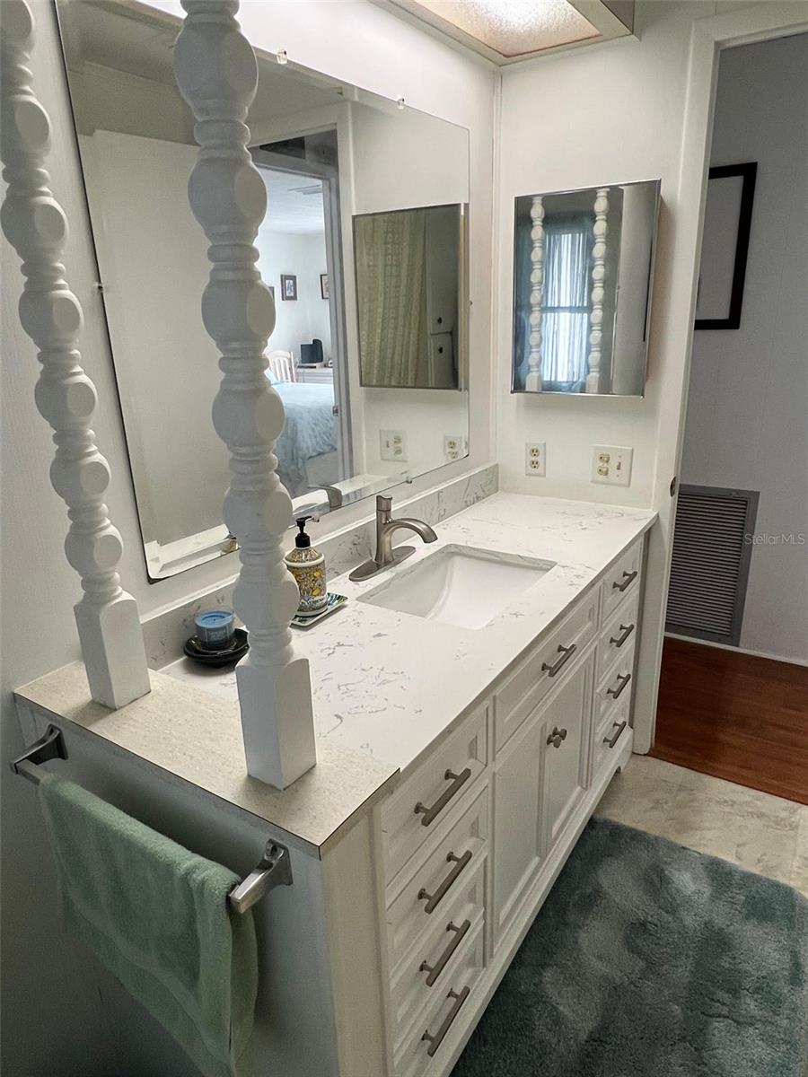 TB8353889 Property Photo