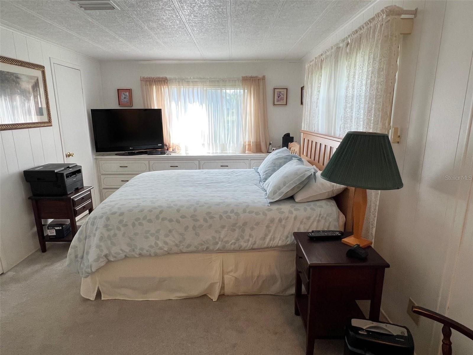 TB8353889 Property Photo