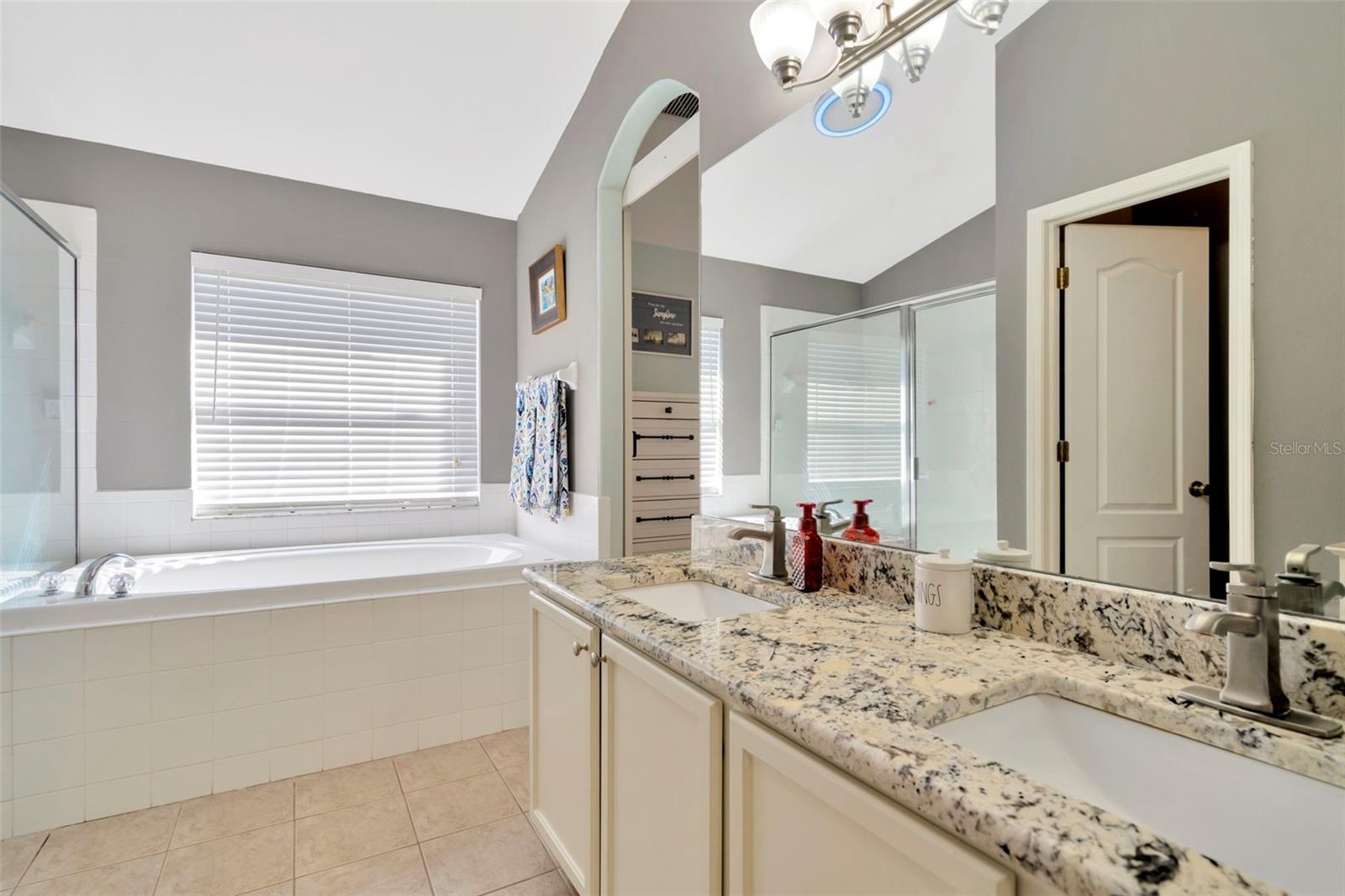 6810 GUILFORD CREST DR, APOLLO BEACH, FL, 33572