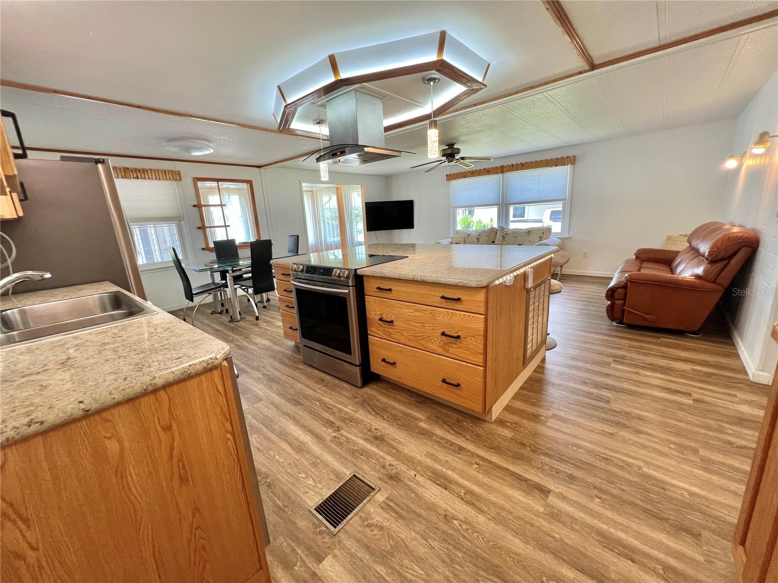 104 CHESTNUT ST, LEESBURG, FL, 34748