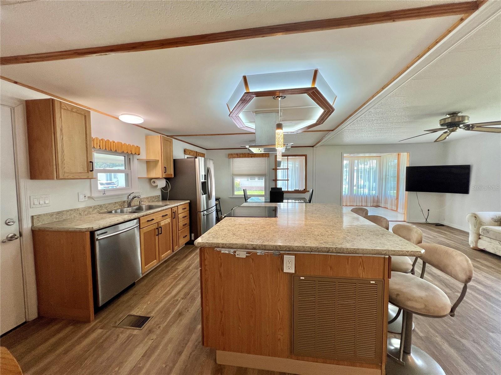 104 CHESTNUT ST, LEESBURG, FL, 34748