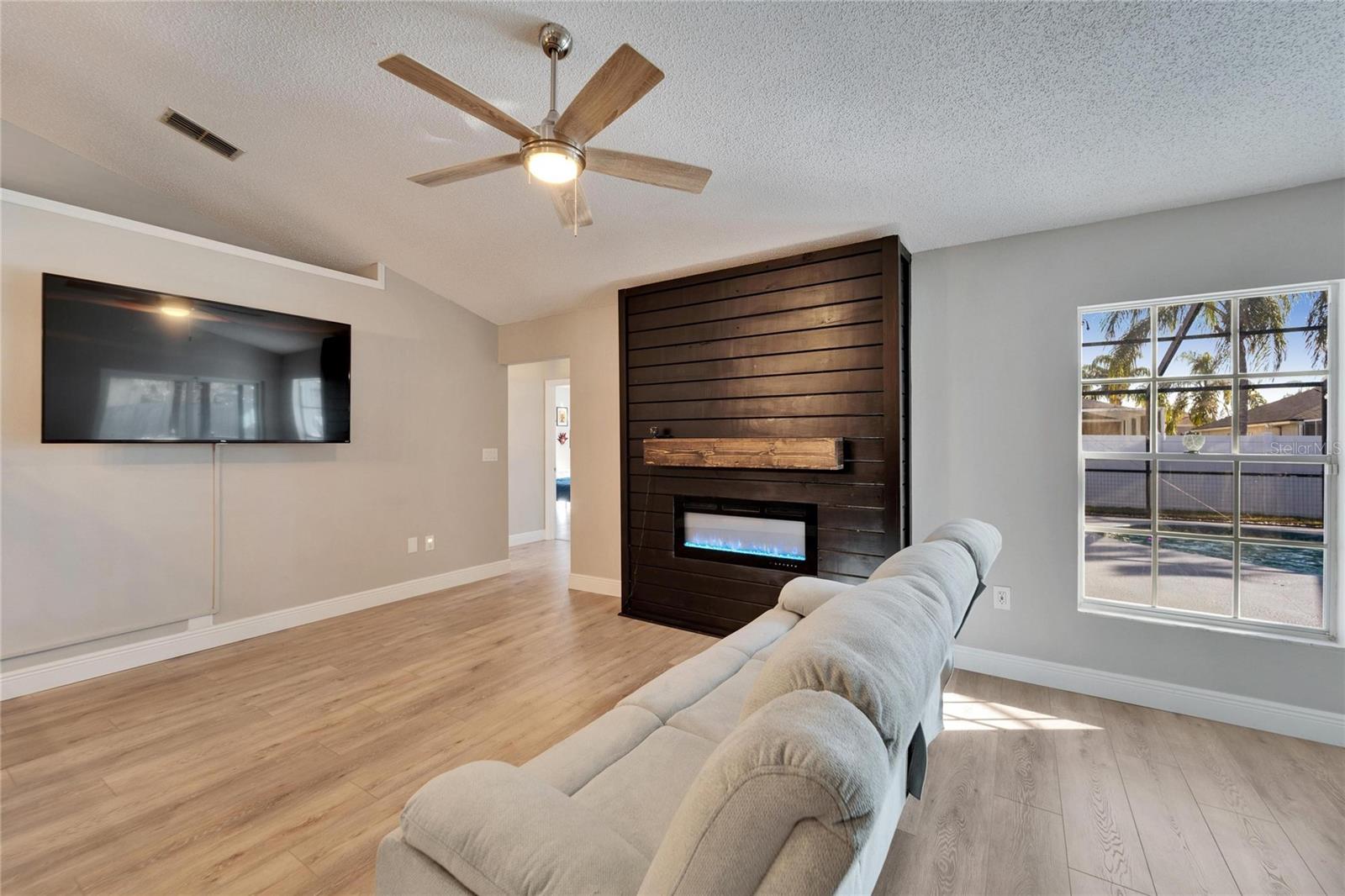 1425 MONTE LAKE DR, VALRICO, FL, 33596