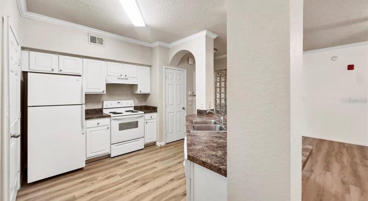 911 N ORANGE AVE #321, ORLANDO, FL, 32801