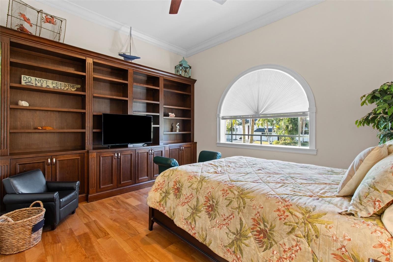 7986 9TH AVE S, ST PETERSBURG, FL, 33707