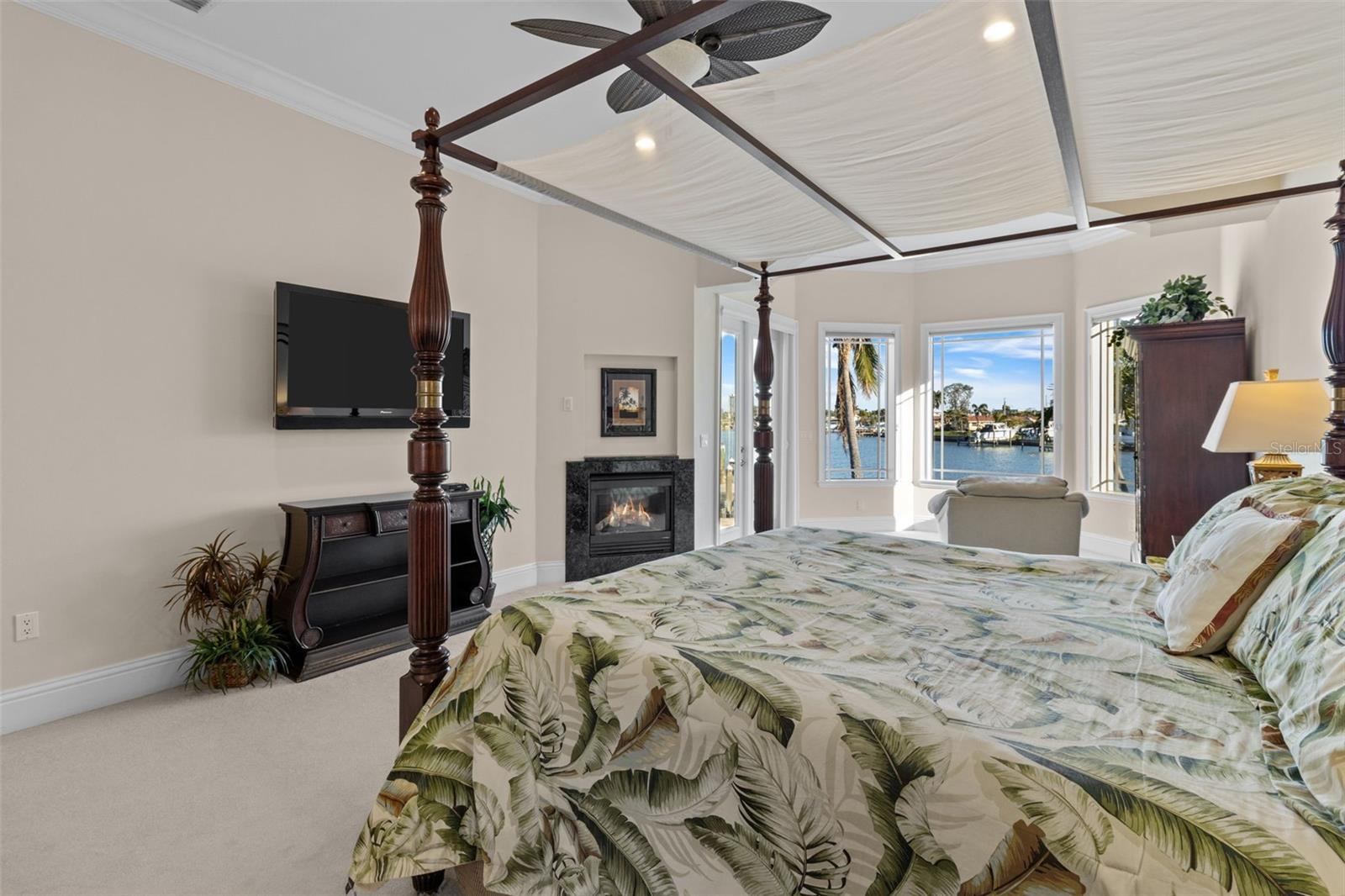 7986 9TH AVE S, ST PETERSBURG, FL, 33707