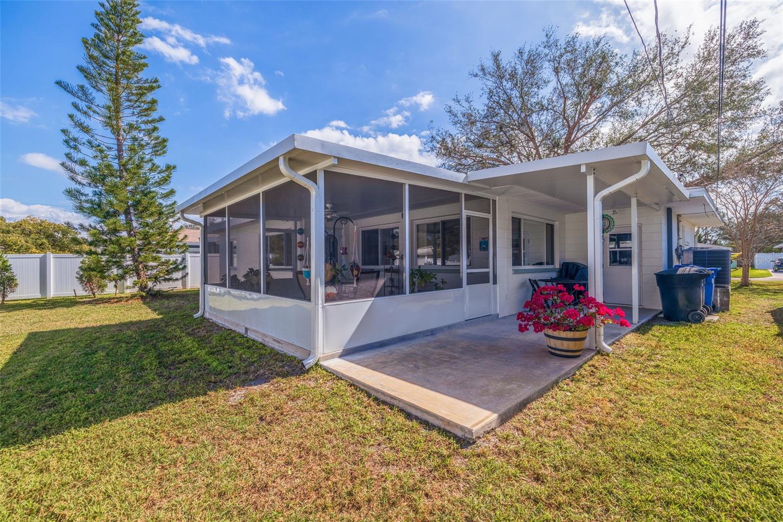967 43RD AVE NE, ST PETERSBURG, FL, 33703