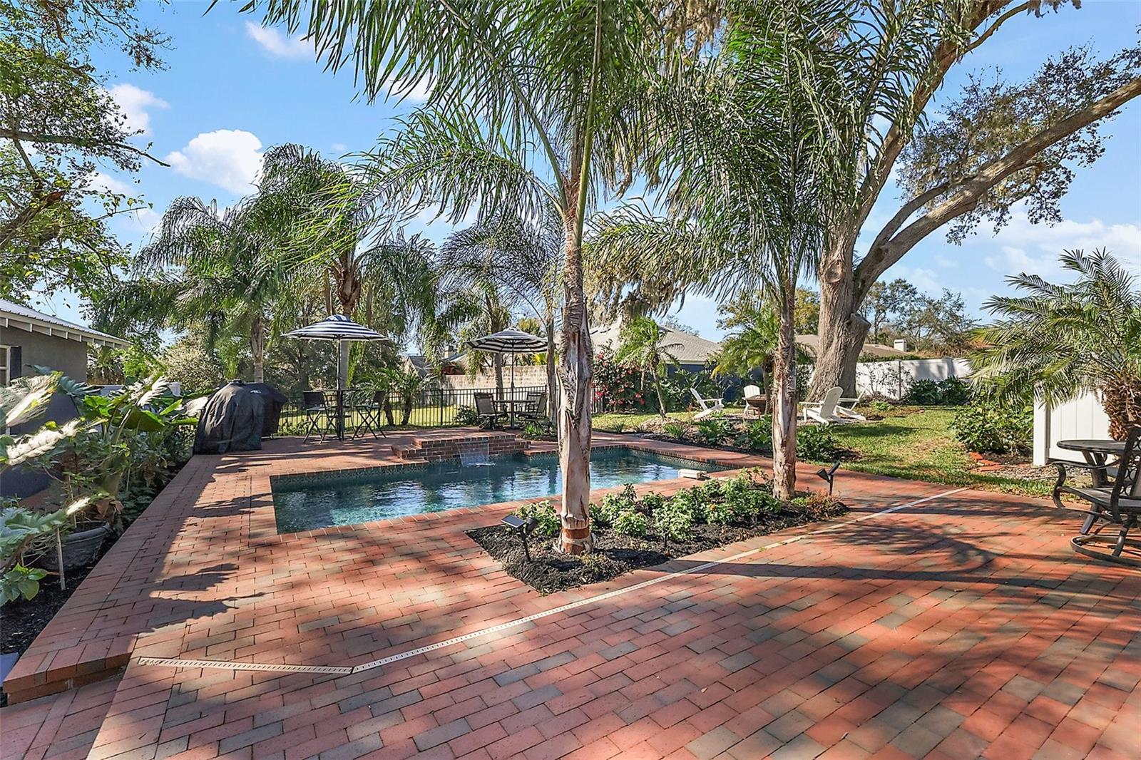 715 S GRANDVIEW ST, MOUNT DORA, FL, 32757