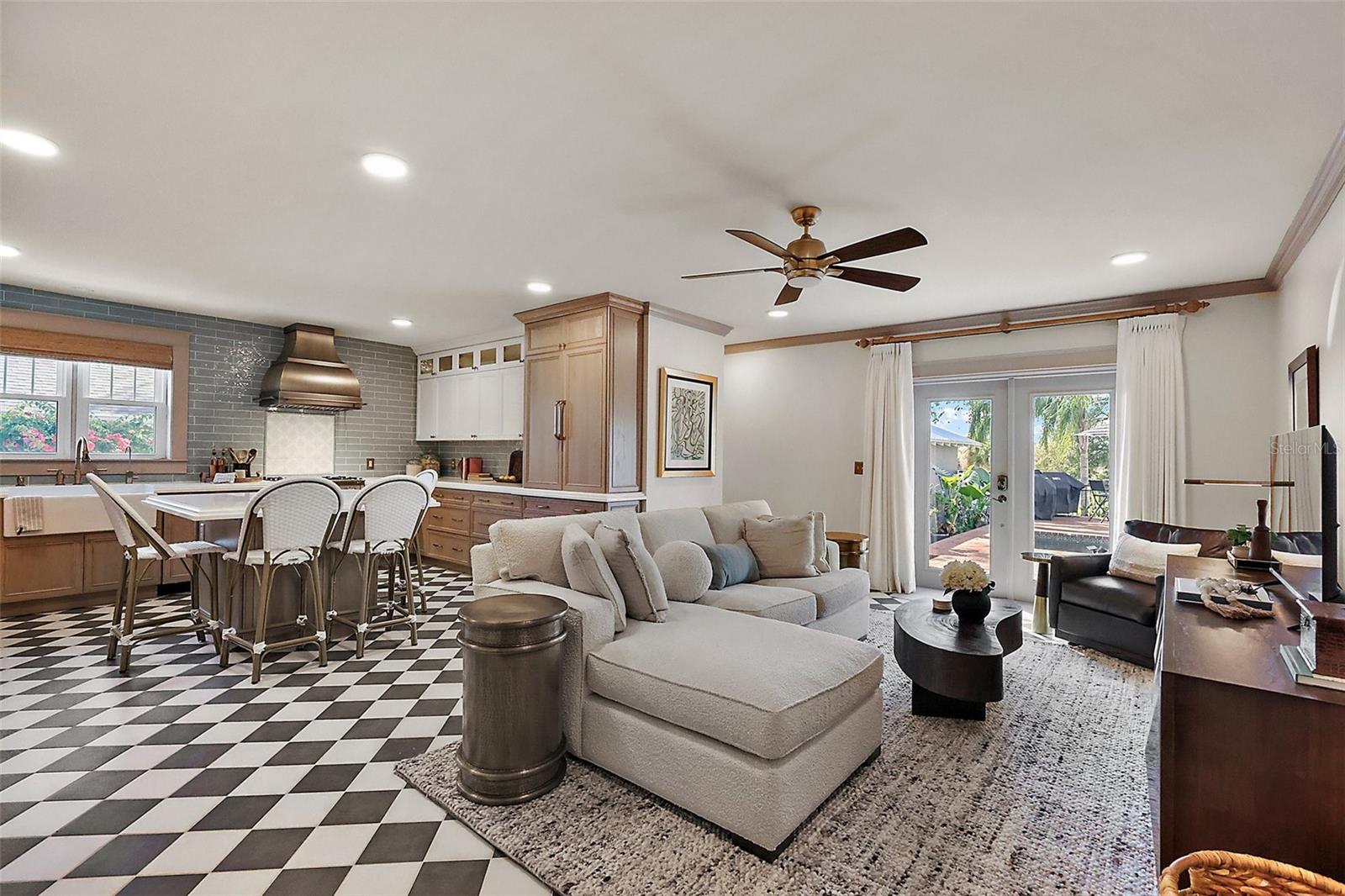 715 S GRANDVIEW ST, MOUNT DORA, FL, 32757