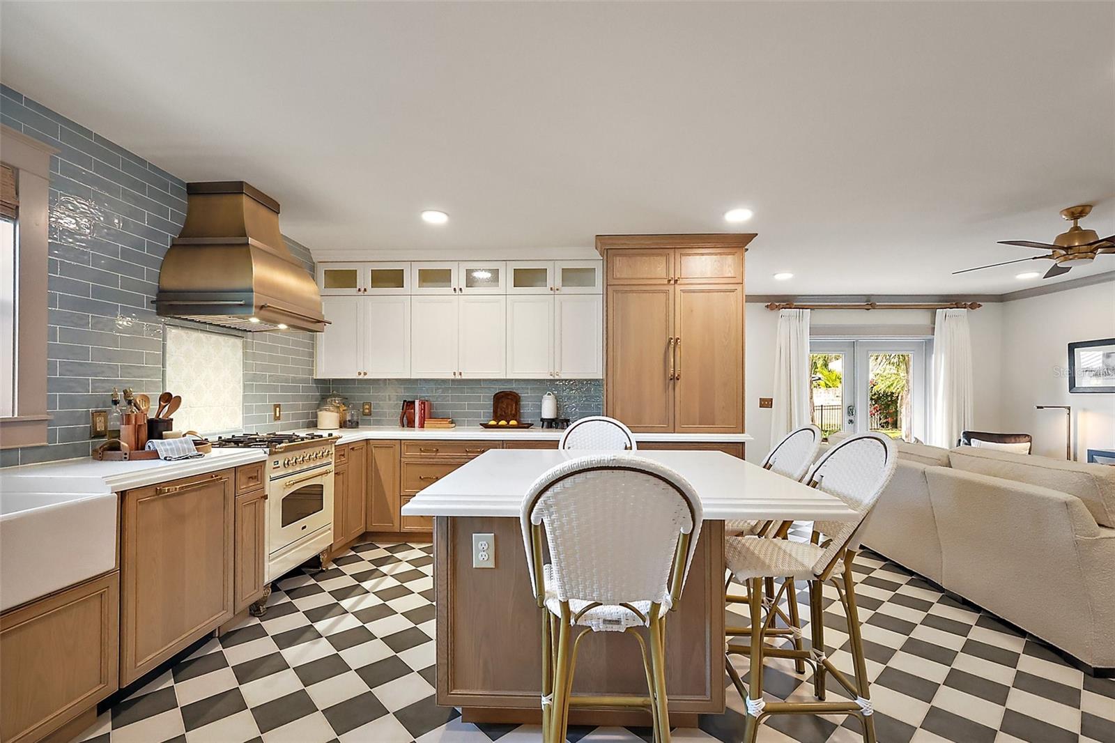 715 S GRANDVIEW ST, MOUNT DORA, FL, 32757