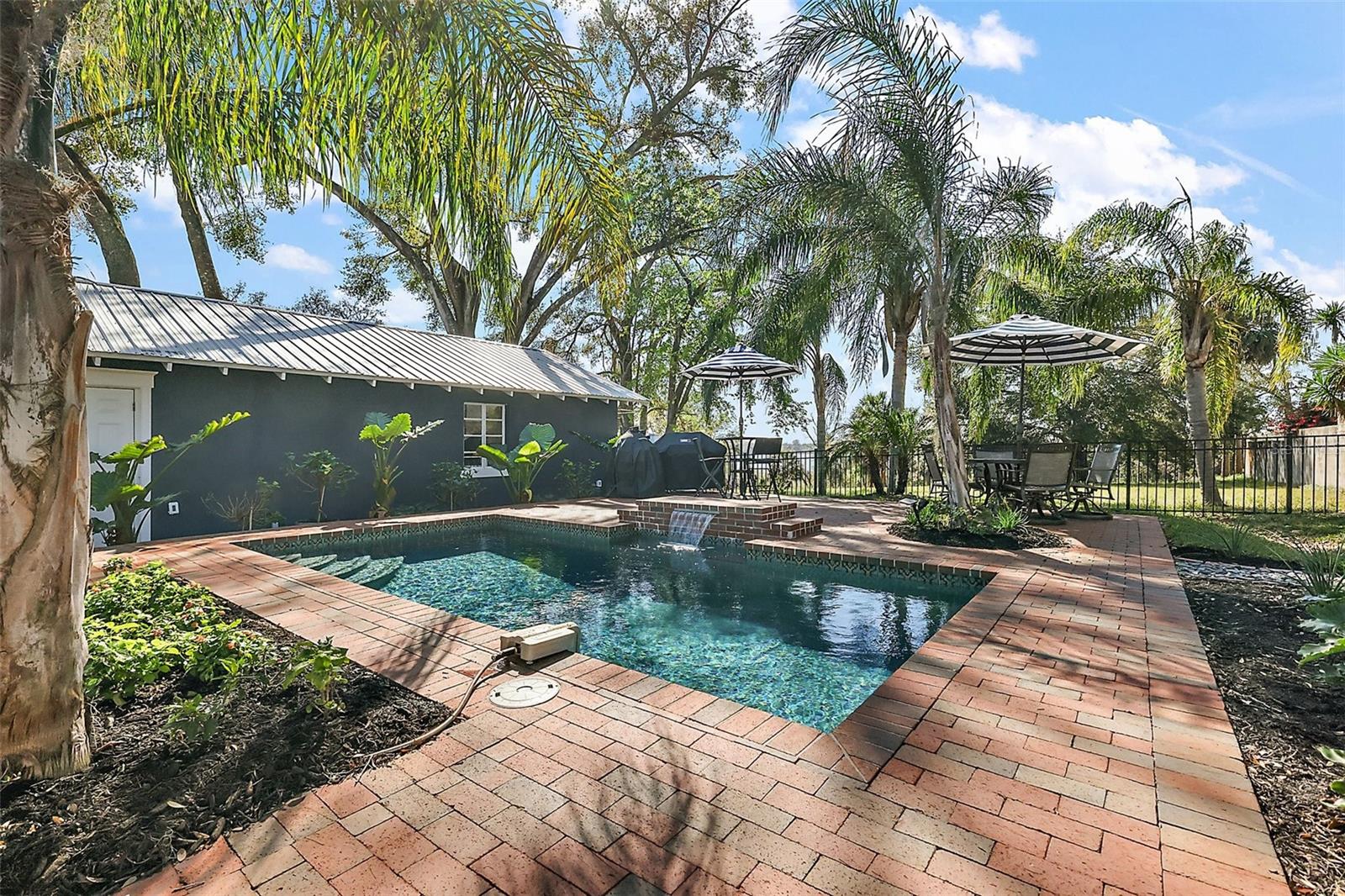 715 S GRANDVIEW ST, MOUNT DORA, FL, 32757