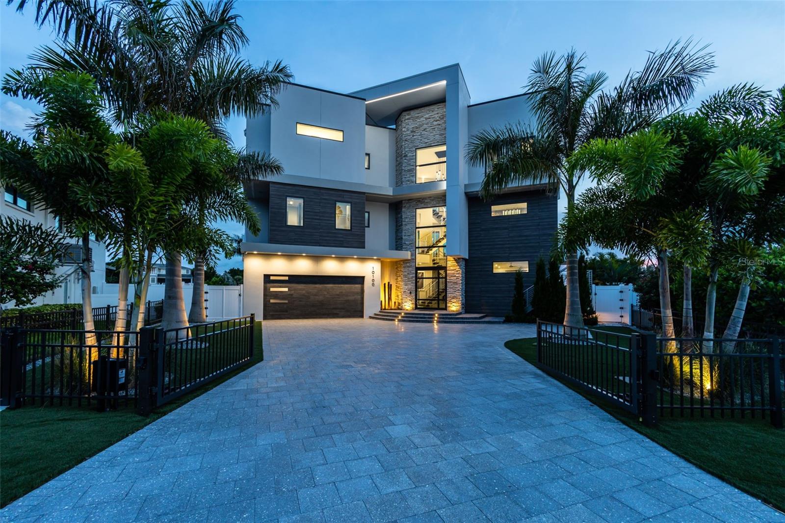 10100 TARPON DR, TREASURE ISLAND, FL, 33706