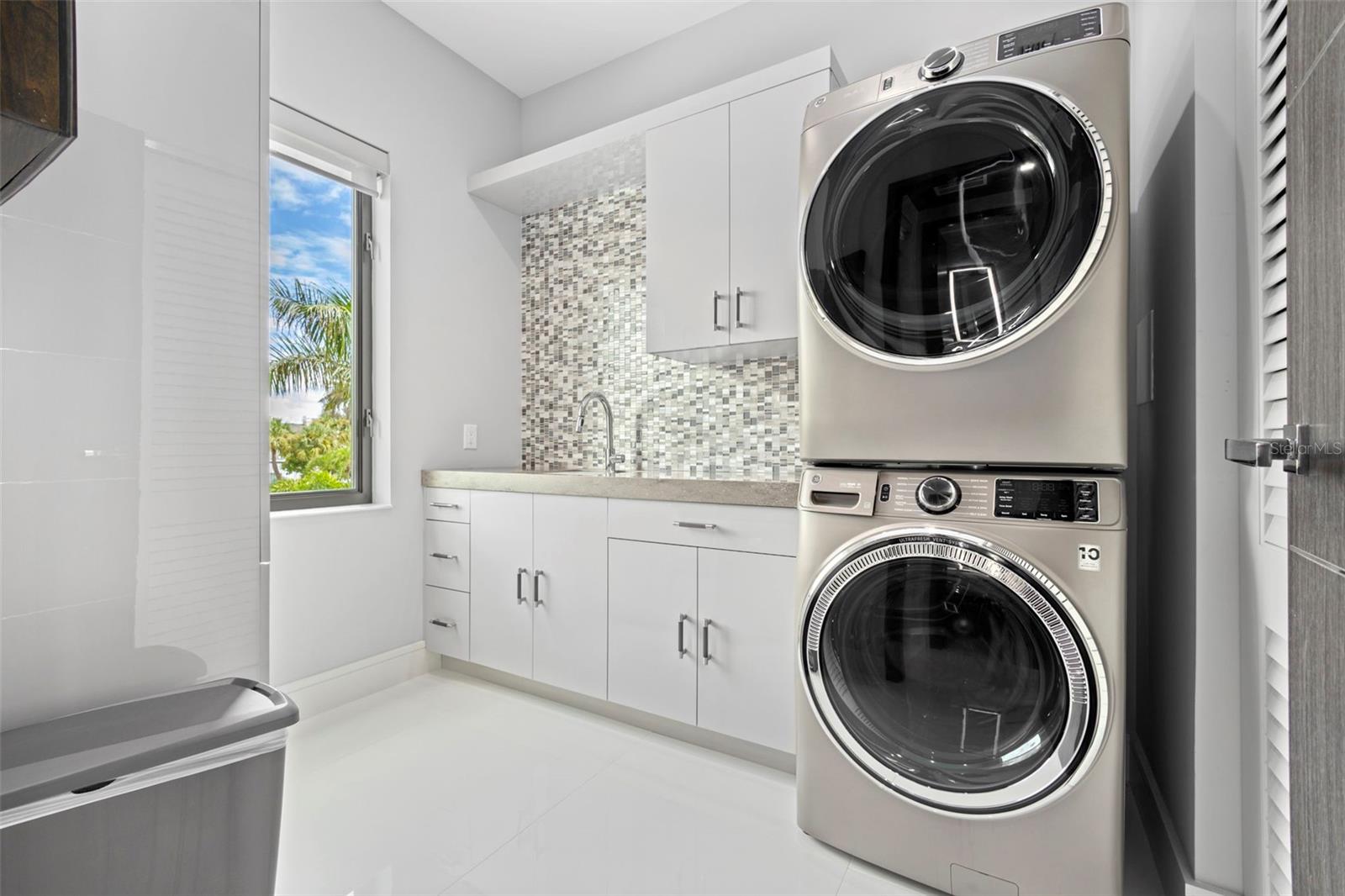 10100 TARPON DR, TREASURE ISLAND, FL, 33706